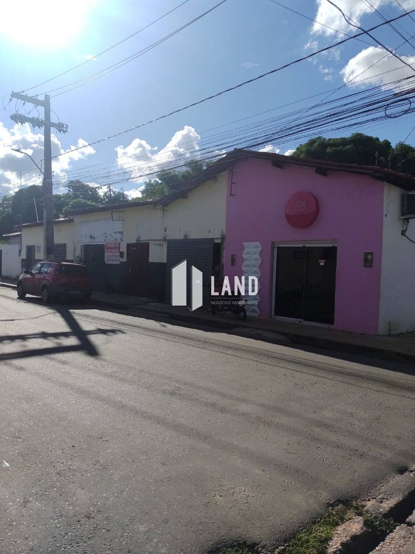 Casa de Esquina em Avenida de grande movimento Bairro Santo Antônio - Teresina-PI