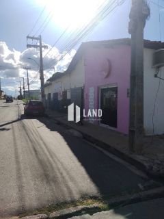 Casa de Esquina em Avenida de grande movimento Bairro Santo Antônio - Teresina-PI