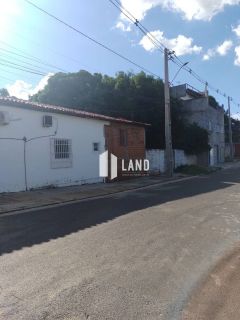 Casa de Esquina em Avenida de grande movimento Bairro Santo Antônio - Teresina-PI