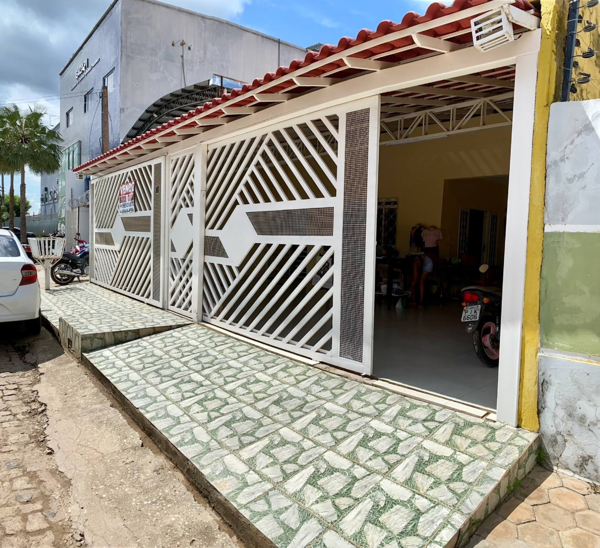 CASA RESIDENCIAL / COMERCIAL