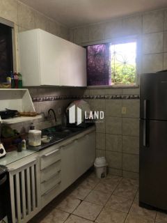 Casa com 3 dormitorios (1 suíte), 2 vagas de garagem, banheiro social, a venda, 125 m² por R$ 600.000 - Próxima a Av. Washington Soares - Parque Manibura - Fortaleza/CE