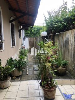Casa com 3 dormitorios (1 suíte), 2 vagas de garagem, banheiro social, a venda, 125 m² por R$ 600.000 - Próxima a Av. Washington Soares - Parque Manibura - Fortaleza/CE
