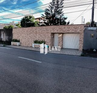 EXCELENTE CASA COM 2 FRENTES, COM 3 DORMITÓRIOS (2 SUÍTES), BANHEIRO SOCIAL, DECK COM CHURRASQUEIRA, DEPENDÊNCIA DE FUNCIONÁRIA COM BANHEIRO, 8 VAGAS DE GARAGEM,  A VENDA, 183 M², POR R$ 849.000 - PRÓXIMA A AV. BEZERRA DE MENEZES - SÃO GERARDO - FORTALEZA