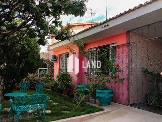 EXCELENTE CASA COM 2 FRENTES, COM 3 DORMITÓRIOS (2 SUÍTES), BANHEIRO SOCIAL, DECK COM CHURRASQUEIRA, DEPENDÊNCIA DE FUNCIONÁRIA COM BANHEIRO, 8 VAGAS DE GARAGEM,  A VENDA, 183 M², POR R$ 849.000 - PRÓXIMA A AV. BEZERRA DE MENEZES - SÃO GERARDO - FORTALEZA