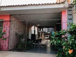 EXCELENTE CASA COM 2 FRENTES, COM 3 DORMITÓRIOS (2 SUÍTES), BANHEIRO SOCIAL, DECK COM CHURRASQUEIRA, DEPENDÊNCIA DE FUNCIONÁRIA COM BANHEIRO, 8 VAGAS DE GARAGEM,  A VENDA, 183 M², POR R$ 849.000 - PRÓXIMA A AV. BEZERRA DE MENEZES - SÃO GERARDO - FORTALEZA