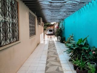 EXCELENTE CASA COM 2 FRENTES, COM 3 DORMITÓRIOS (2 SUÍTES), BANHEIRO SOCIAL, DECK COM CHURRASQUEIRA, DEPENDÊNCIA DE FUNCIONÁRIA COM BANHEIRO, 8 VAGAS DE GARAGEM,  A VENDA, 183 M², POR R$ 849.000 - PRÓXIMA A AV. BEZERRA DE MENEZES - SÃO GERARDO - FORTALEZA