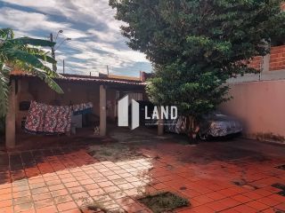 EXCELENTE CASA COM 2 FRENTES, COM 3 DORMITÓRIOS (2 SUÍTES), BANHEIRO SOCIAL, DECK COM CHURRASQUEIRA, DEPENDÊNCIA DE FUNCIONÁRIA COM BANHEIRO, 8 VAGAS DE GARAGEM,  A VENDA, 183 M², POR R$ 849.000 - PRÓXIMA A AV. BEZERRA DE MENEZES - SÃO GERARDO - FORTALEZA