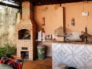 EXCELENTE CASA COM 2 FRENTES, COM 3 DORMITÓRIOS (2 SUÍTES), BANHEIRO SOCIAL, DECK COM CHURRASQUEIRA, DEPENDÊNCIA DE FUNCIONÁRIA COM BANHEIRO, 8 VAGAS DE GARAGEM,  A VENDA, 183 M², POR R$ 849.000 - PRÓXIMA A AV. BEZERRA DE MENEZES - SÃO GERARDO - FORTALEZA
