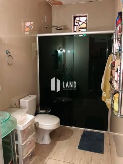 EXCELENTE CASA COM 2 FRENTES, COM 3 DORMITÓRIOS (2 SUÍTES), BANHEIRO SOCIAL, DECK COM CHURRASQUEIRA, DEPENDÊNCIA DE FUNCIONÁRIA COM BANHEIRO, 8 VAGAS DE GARAGEM,  A VENDA, 183 M², POR R$ 849.000 - PRÓXIMA A AV. BEZERRA DE MENEZES - SÃO GERARDO - FORTALEZA