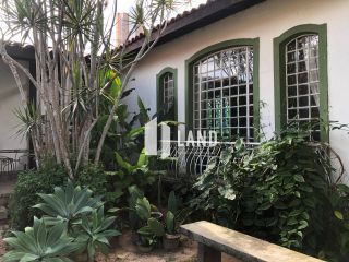 CASA COM 4 DORMITÓRIOS (2 SUÍTES), 6 VAGAS DE GARAGEM, BANHEIRO SOCIAL, PISCINA, ESCRITÓRIO, DEPENDÊNCIA COM BANHEIRO, A VENDA, 300 M² (ÁREA CONSTRUÍDA) - 775,5 M² (TERRENO 23,5x33) - POR R$ 2.200.000 PRÓXIMA A AV. PONTES VIEIRA - DIONÍSIO TORRES - FORTAL