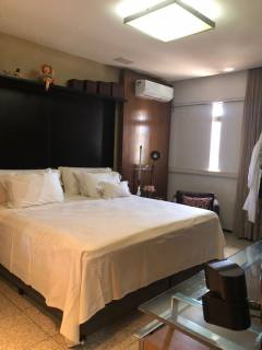 Apartamento com 4 suítes e 5 banheiros à Venda, 300 m² por R$ 1.790.000!