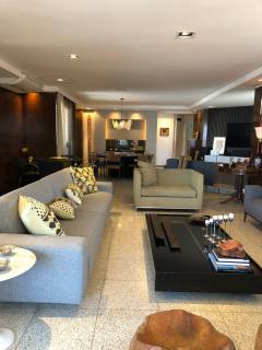 Apartamento com 4 suítes e 5 banheiros à Venda, 300 m² por R$ 1.790.000!