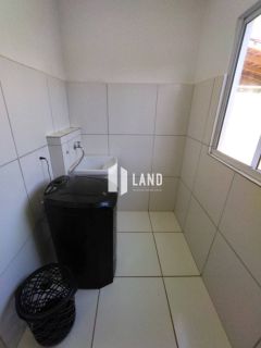 Casa duplex em condomínio fechado.