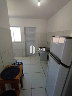 Casa duplex em condomínio fechado.