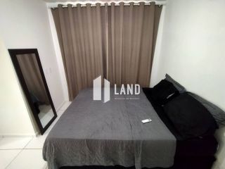 Casa duplex em condomínio fechado.