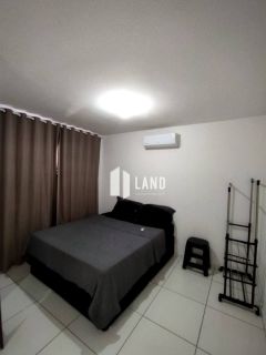 Casa duplex em condomínio fechado.