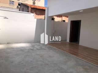 CASA NO BAIRRO DE FÁTIMA COM 1 SUÍTE (COM PROJETO PARA FAZER MAIS 2 SUÍTES COM CLOSET NO PAVIMENTO SUPERIOR DA CASA), LAVABO, 3 VAGAS, A VENDA, 84M² (TERRENO 174M²) - R$ 750.000 - BAIRRO DE FÁTIMA (PRÓXIMA A AV. 13 DE MAIO E AGUANAMBI) - FORTALEZA/CE