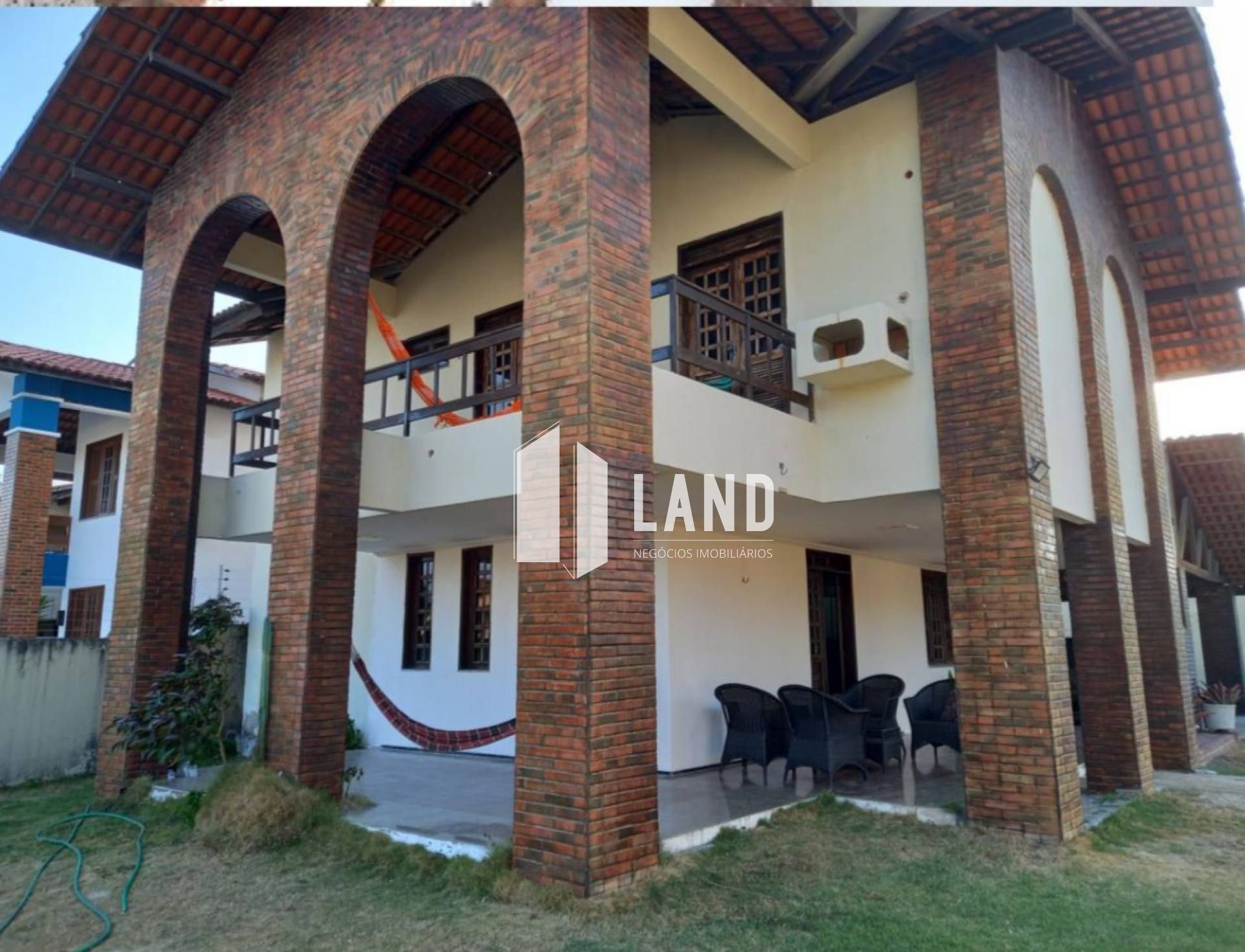 Casa Para Vender com 04 quartos 04 suítes no bairro Parque Manibura em Fortaleza