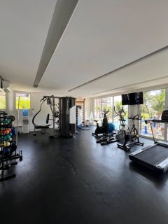 APARTAMENTO NO PORTO DAS DUNAS (NASCENTE - FRENTE MAR), PORTEIRA FECHADA, COM 2 QUARTOS (1 SUÍTE), BANHEIRO SOCIAL, VARANDA, 1 VAGA DE GARAGEM, LAZER COMPLETO, PÉ NA AREIA, 72M², R$ 770.000,00 - PORTO DAS DUNAS - AQUIRAZ/CE