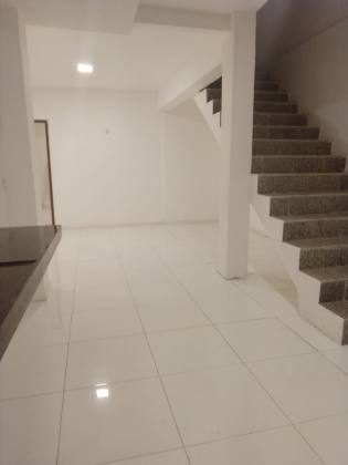 Casa duplex por apenas R$550.000,00 - 4 suítes no bairro Sao Bento em Fortaleza