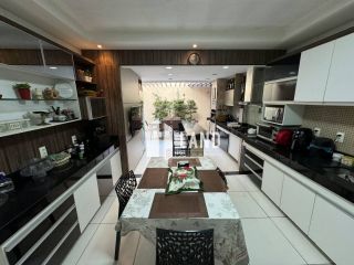 Casa de Condomínio na Sapiranga com 4 suítes