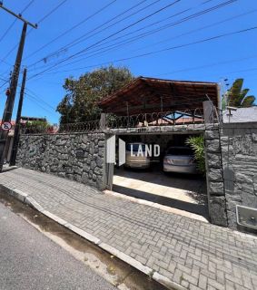 Casa com 4 quartos (1 suíte), 6 vagas de garagem, 2 banheiros sociais, 2 salas, 2 cozinhas, a venda, 243 m², por R$ 690.000 - Próxima ao Shopping RioMar - Papicu - Fortaleza/CE