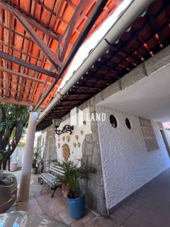 Casa com 4 quartos (1 suíte), 6 vagas de garagem, 2 banheiros sociais, 2 salas, 2 cozinhas, a venda, 243 m², por R$ 690.000 - Próxima ao Shopping RioMar - Papicu - Fortaleza/CE