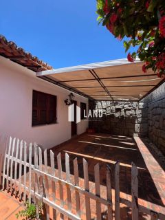 Casa com 4 quartos (1 suíte), 6 vagas de garagem, 2 banheiros sociais, 2 salas, 2 cozinhas, a venda, 243 m², por R$ 690.000 - Próxima ao Shopping RioMar - Papicu - Fortaleza/CE