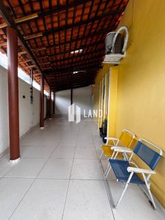 Excelente casa no Bairro Acarape frente para Av Maranhão - Teresina - PI