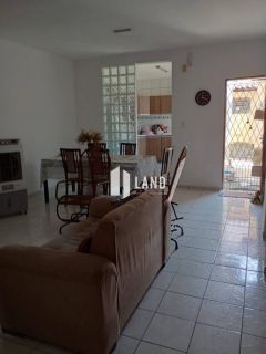 Excelente casa no Bairro Acarape frente para Av Maranhão - Teresina - PI