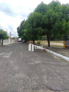 Excelente casa no Bairro Acarape frente para Av Maranhão - Teresina - PI
