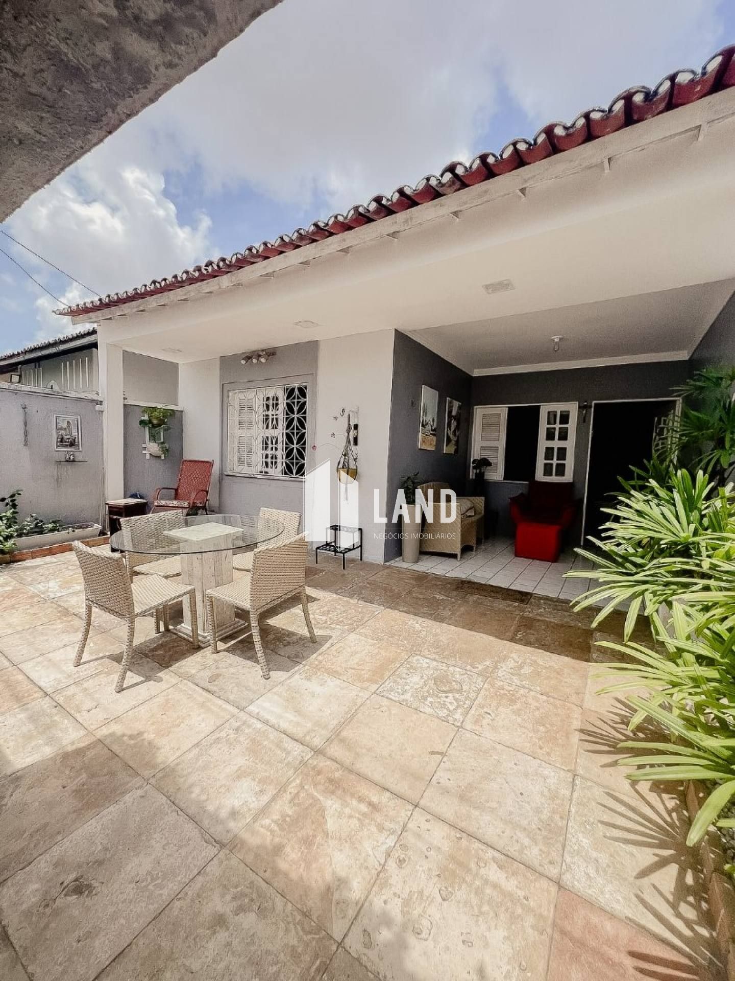 Casa em Condomínio no Cambeba – 3 Quartos, 2 Suítes e Localização Privilegiada!