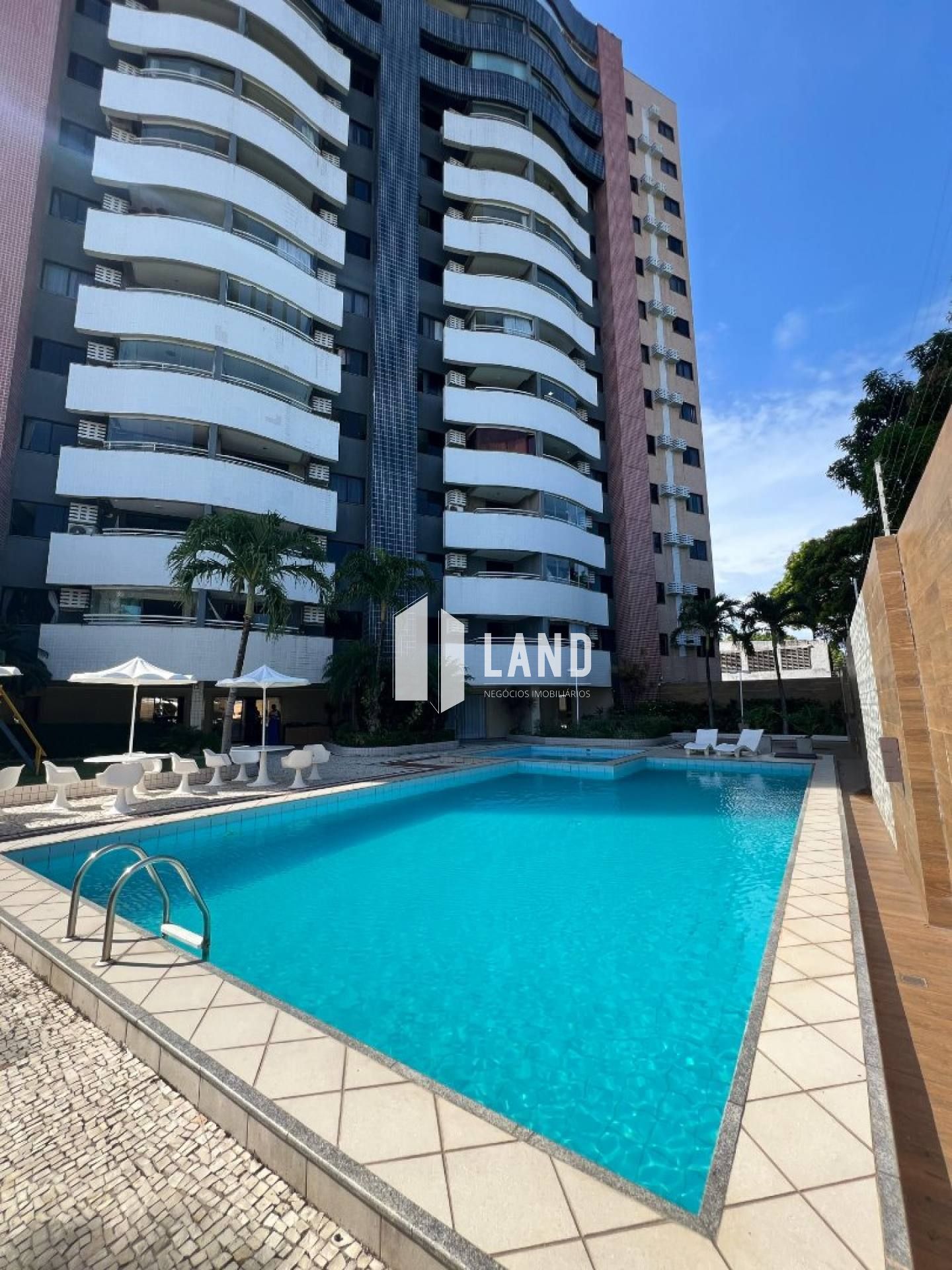 Apartamento a Vender com 3 quartos 3 suítes no bairro Eng. Luciano Cavalcante em Fortaleza