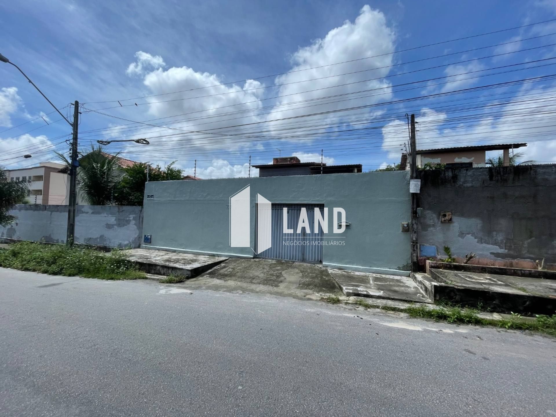 Casa Para Vender com 05 quartos 03 suítes no bairro Passare em Fortaleza