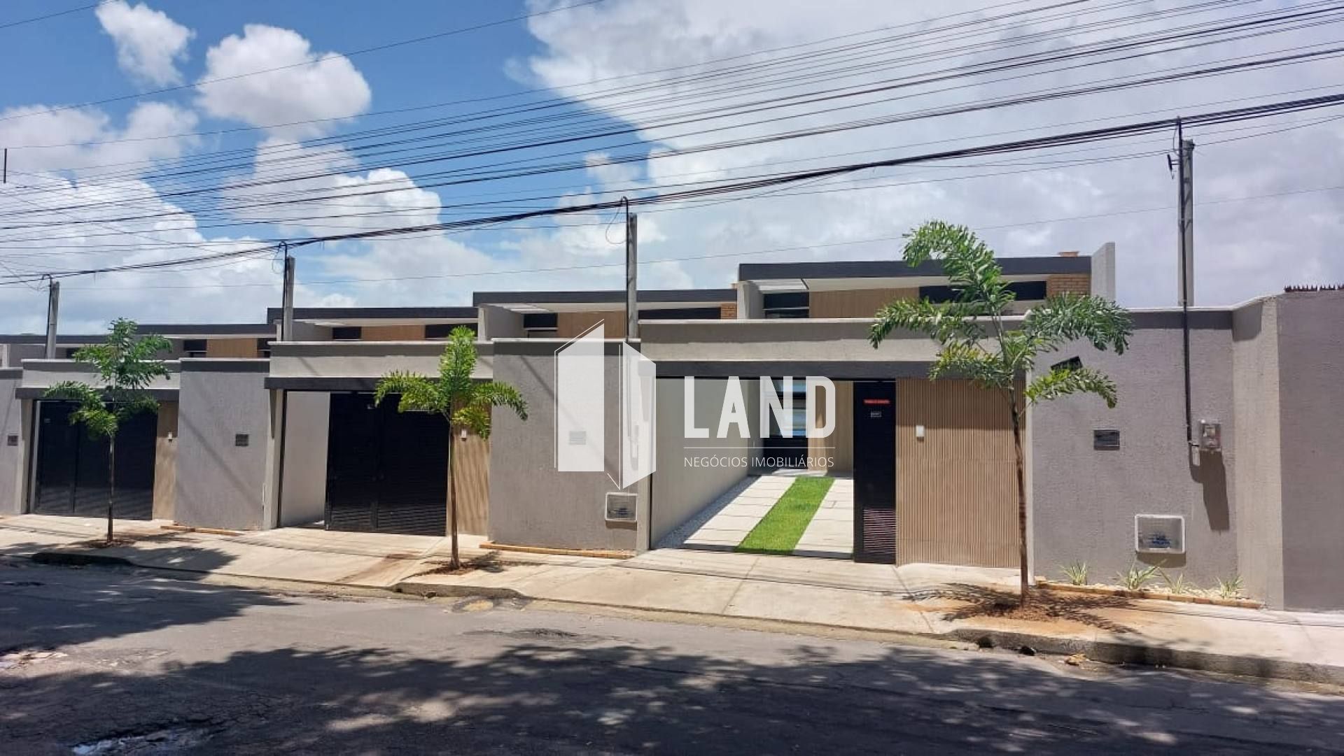 Casa Para Vender com 3 quartos 3 suítes no bairro Messejana em Fortaleza