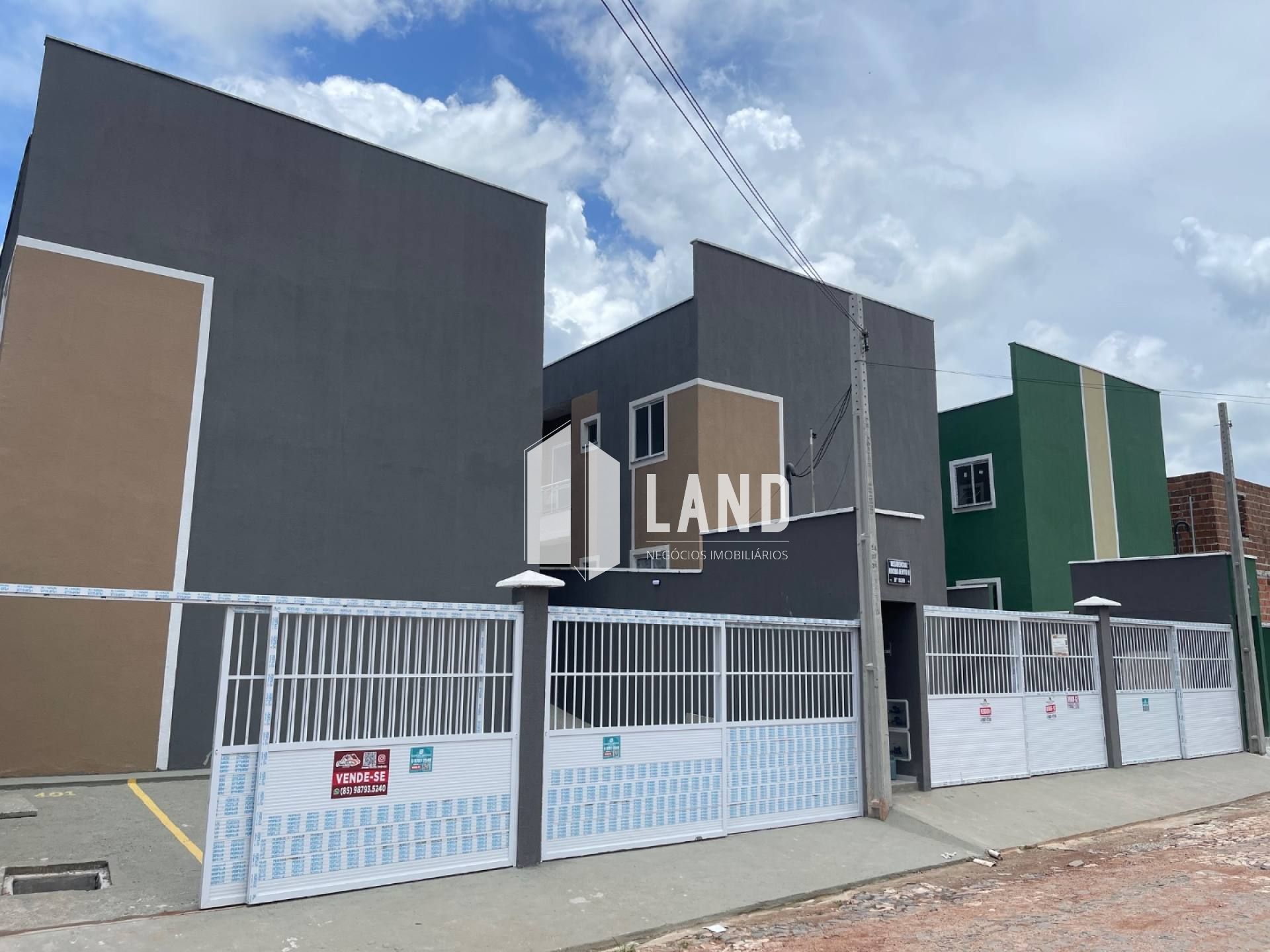 Apartamento Para Vender com 02 quartos 01 suítes no bairro ANCURI em Itaitinga