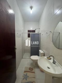 CASA PLANA NA MESSEJANA COM 3 DORMITÓRIOS (3 SUÍTES), 3 VAGAS DE GARAGEM, BANHEIRO SOCIAL, A VENDA, 240 M² (TERRENO COM 720 M2 - 24X30) POR R$ 1.200.000 - PRÓXIMA A AV. FREI CIRILO E AO GRAN SHOPPING MESSEJANA - MESSEJANA - FORTALEZA/CE