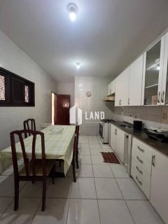 CASA PLANA NA MESSEJANA COM 3 DORMITÓRIOS (3 SUÍTES), 3 VAGAS DE GARAGEM, BANHEIRO SOCIAL, A VENDA, 240 M² (TERRENO COM 720 M2 - 24X30) POR R$ 1.200.000 - PRÓXIMA A AV. FREI CIRILO E AO GRAN SHOPPING MESSEJANA - MESSEJANA - FORTALEZA/CE