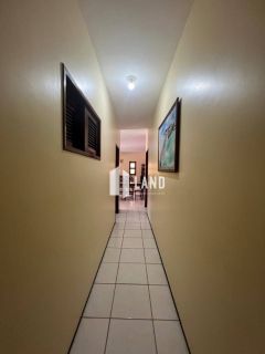 CASA PLANA NA MESSEJANA COM 3 DORMITÓRIOS (3 SUÍTES), 3 VAGAS DE GARAGEM, BANHEIRO SOCIAL, A VENDA, 240 M² (TERRENO COM 720 M2 - 24X30) POR R$ 1.200.000 - PRÓXIMA A AV. FREI CIRILO E AO GRAN SHOPPING MESSEJANA - MESSEJANA - FORTALEZA/CE