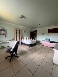 CASA DUPLEX NA MESSEJANA COM 5 DORMITÓRIOS (4 SUÍTES), 10 VAGAS DE GARAGEM, BANHEIRO SOCIAL, PISCINA, DECK COM CHURRASQUEIRA, A VENDA, 560 M² (TERRENO COM 720 M2 - 24X30) POR R$ 1.700.000 - PRÓXIMA A AV. FREI CIRILO E GRAN SHOPPING MESSEJANA - FORTALEZA/C
