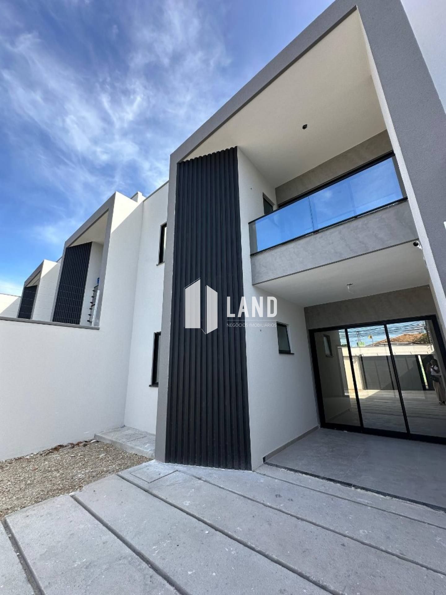 Casa Para Vender com 4 quartos, sendo 3 suítes no Eusébio.