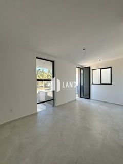 Casa Para Vender com 4 quartos 4 suítes no bairro Jardim das Oliveiras em Fortaleza.