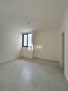 Casa Para Vender com 4 quartos 4 suítes no bairro Jardim das Oliveiras em Fortaleza.