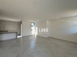 Casa Para Vender com 4 quartos 4 suítes no bairro Jardim das Oliveiras em Fortaleza.