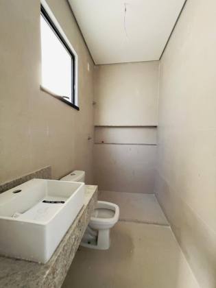 Casa Para Vender com 4 quartos 4 suítes no bairro Jardim das Oliveiras em Fortaleza.