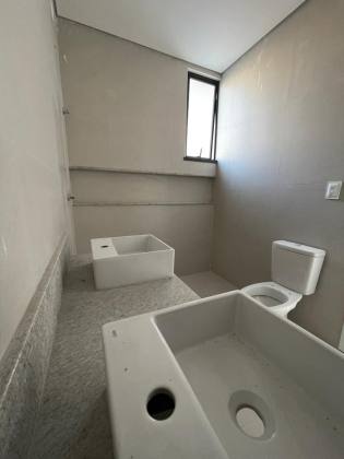 Casa Para Vender com 4 quartos 4 suítes no bairro Jardim das Oliveiras em Fortaleza.