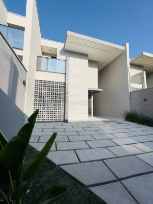 Casa Para Vender com 4 quartos 4 suítes no bairro Jardim das Oliveiras em Fortaleza.