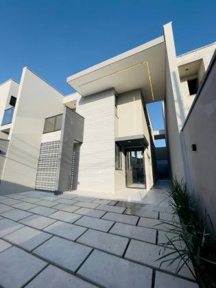 Casa Para Vender com 4 quartos 4 suítes no bairro Jardim das Oliveiras em Fortaleza.