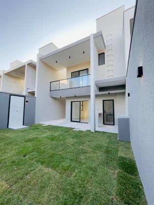 Casa Para Vender com 4 quartos 4 suítes no bairro Jardim das Oliveiras em Fortaleza.