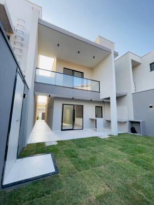 Casa Para Vender com 4 quartos 4 suítes no bairro Jardim das Oliveiras em Fortaleza.